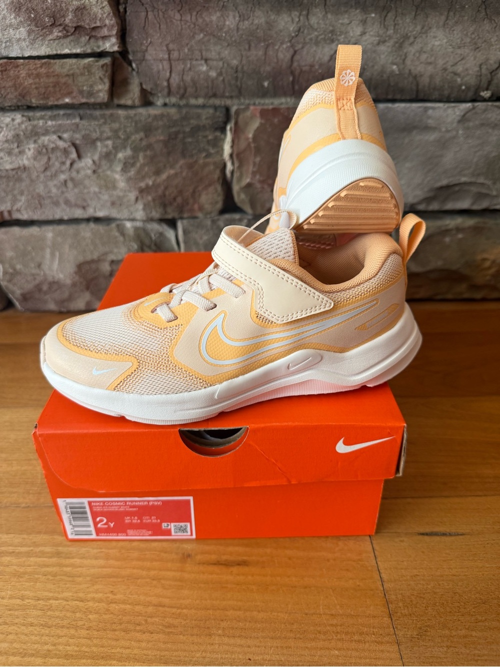 NIB/New Girl’s Nike Cosmic Runner 2